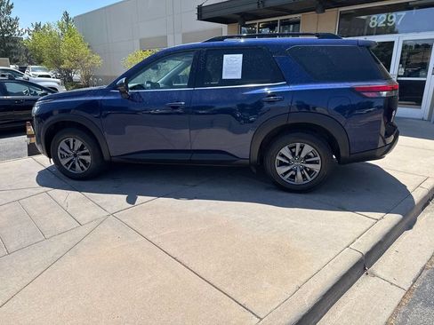 Used 2022 Nissan Pathfinder SV AWD/4WD image 9
