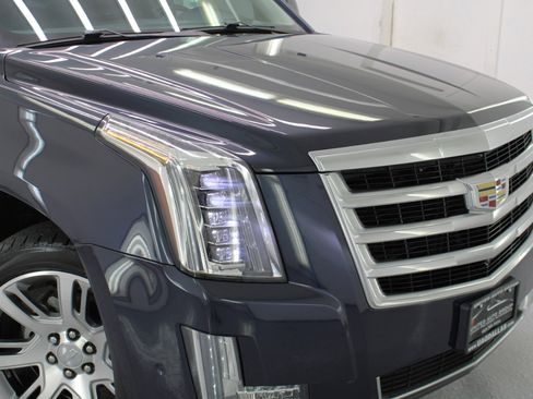 Used 2018 Cadillac Escalade Luxury image 18
