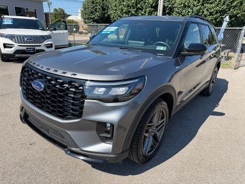 Used 2026 Ford Explorer ST-Line w/ ST-Line Street Pack AWD/4WD image 2