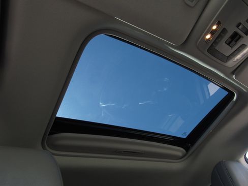 Used 2024 Toyota Sienna XLE image 12