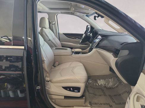 Used 2019 Cadillac Escalade Premium Luxury w/ LPO, Radiant Package AWD/4WD image 27