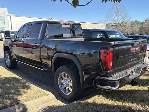 Used 2022 GMC Sierra 3500 Denali w/ Denali Black Diamond Edition image 6