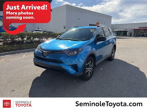 Used 2017 Toyota RAV4 LE image 1