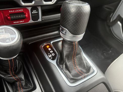 Used 2023 Jeep Gladiator Mojave w/ Cold Weather Group AWD/4WD image 18