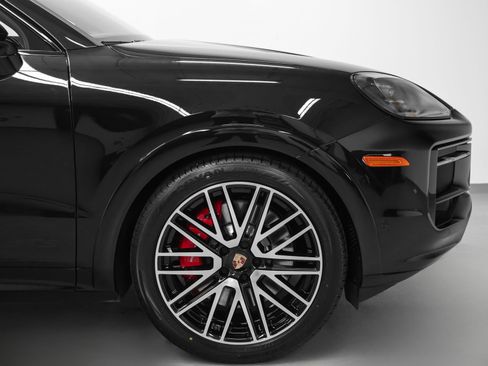 New 2026 Porsche Cayenne GTS image 15