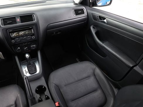 Used 2012 Volkswagen Jetta SE FWD image 14