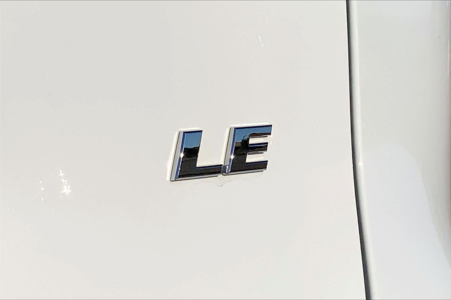 Used 2021 Toyota RAV4 LE FWD image 30