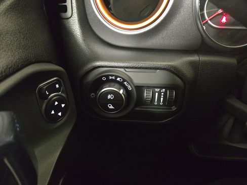 Used 2021 Jeep Gladiator Mojave AWD/4WD image 31