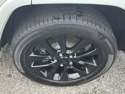 Used 2020 Jeep Grand Cherokee Altitude RWD image 12