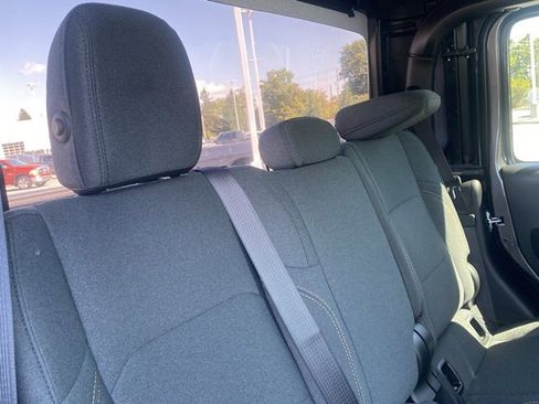 New 2025 Jeep Gladiator Sport image 31