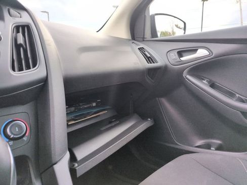 Used 2015 Ford Focus SE FWD image 35