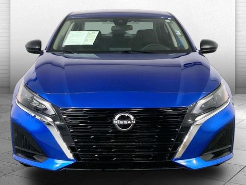 Used 2025 Nissan Altima 2.5 SV FWD image 2