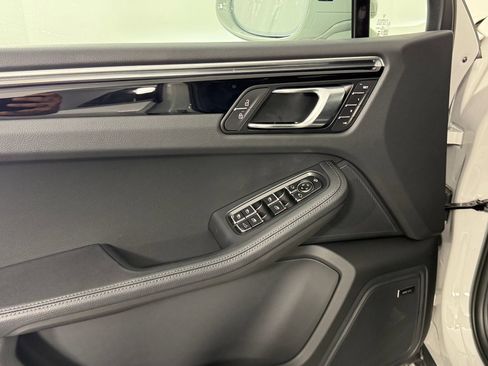 Certified 2026 Porsche Macan AWD/4WD image 15
