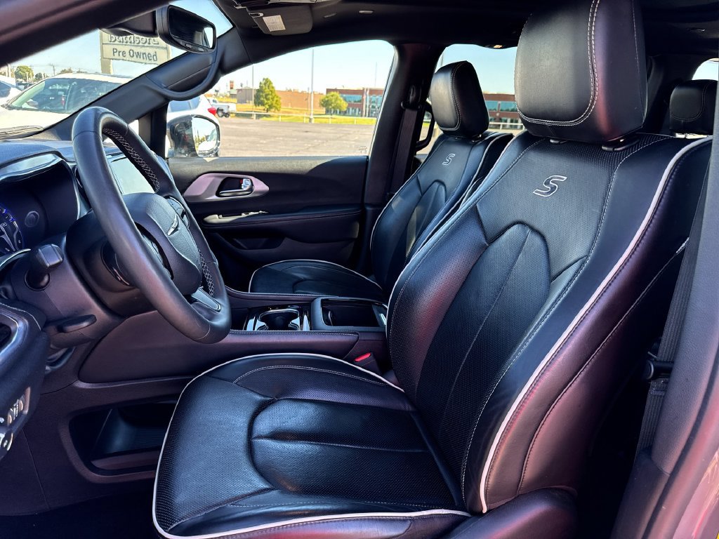 Used 2025 Chrysler Pacifica Limited FWD image 11
