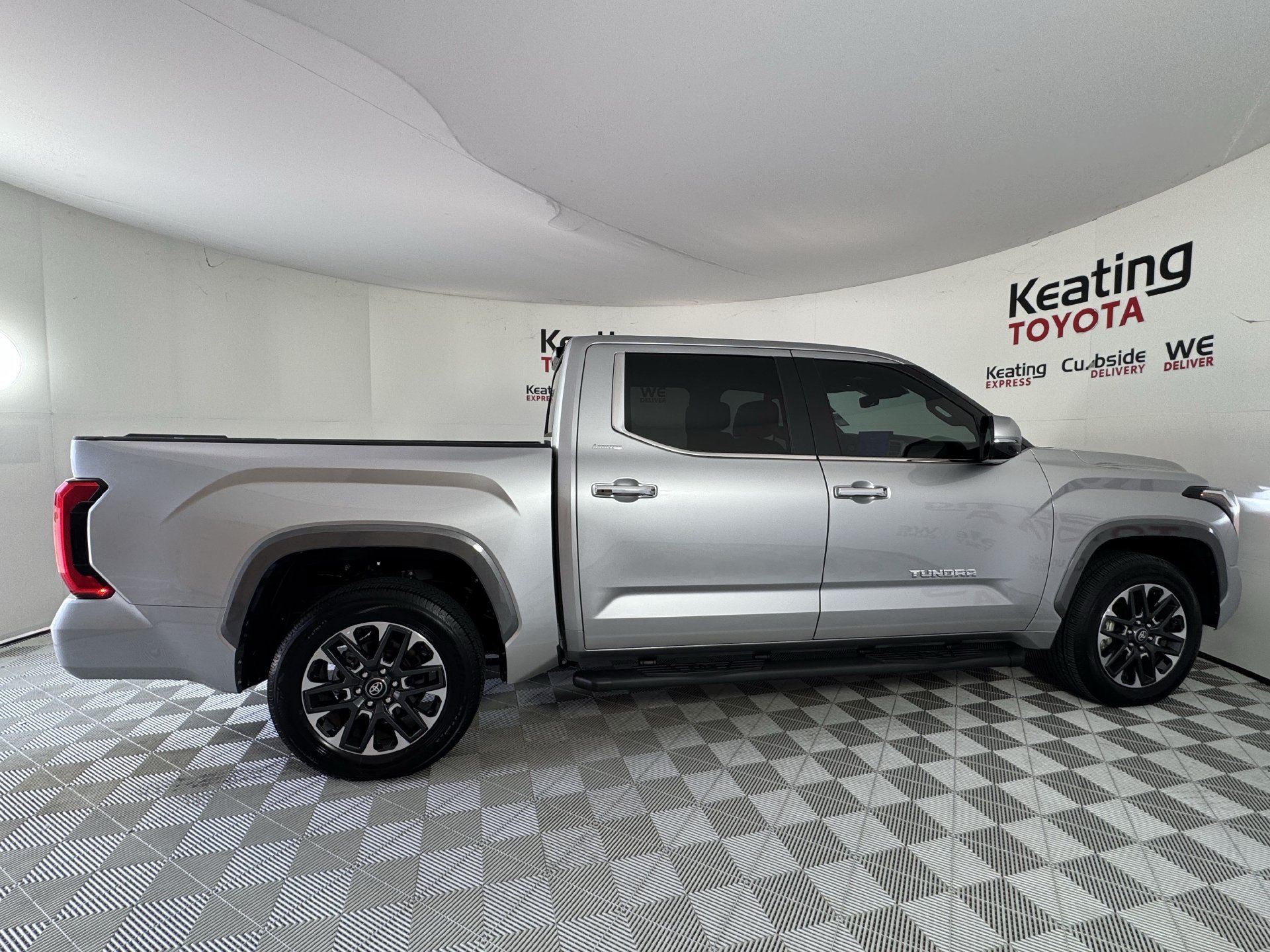 Used 2025 Toyota Tundra Limited w/ Power Package RWD image 4