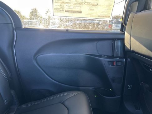 New 2026 Chrysler Pacifica Select image 13
