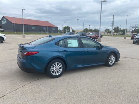 Used 2026 Toyota Camry LE w/ Convenience Package FWD image 9