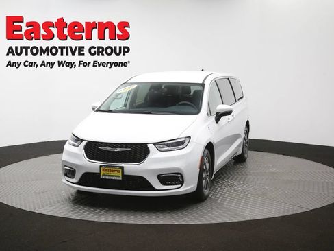 Used 2023 Chrysler Pacifica Touring-L FWD image 57