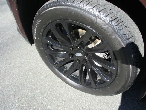 Used 2023 Cadillac Escalade Sport w/ LPO, ONYX Package AWD/4WD image 9