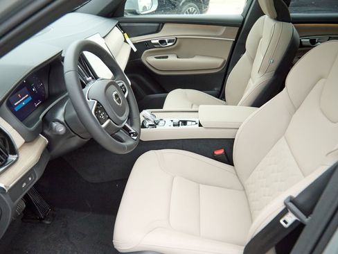 New 2026 Volvo XC90 T8 Plus w/ Protection Package Premier AWD/4WD image 18