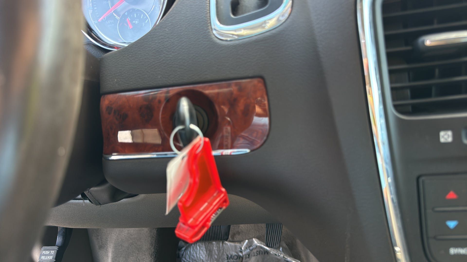 Used 2012 Chrysler Town & Country Touring w/ Entertainment Group #1 FWD image 24