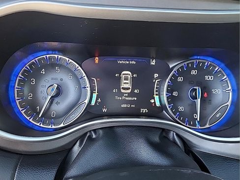 Used 2023 Chrysler Pacifica Touring-L FWD image 19