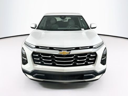 Used 2025 Chevrolet Equinox LT AWD/4WD image 2