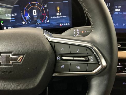 Used 2025 Chevrolet Equinox ACTIV w/ Safety and Technology Package FWD image 14