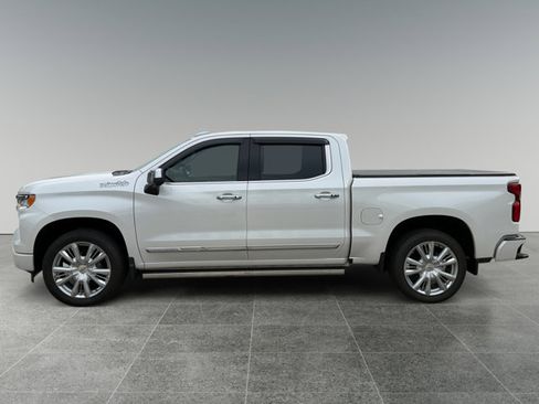Used 2024 Chevrolet Silverado 1500 High Country AWD/4WD image 2