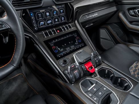 Used 2022 Lamborghini Urus AWD/4WD image 23