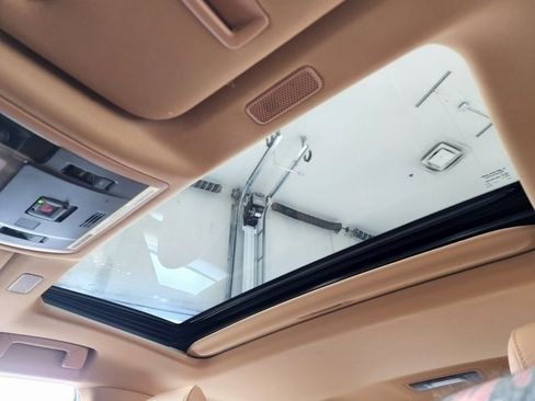 Used 2022 Lexus ES 300h w/ Accessory Package FWD image 6