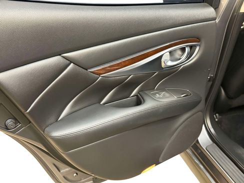 Used 2019 INFINITI Q70 Luxe w/ Proactive Package AWD/4WD image 20