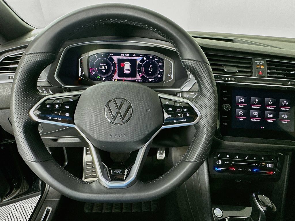 Used 2022 Volkswagen Tiguan SEL R-Line AWD/4WD image 11