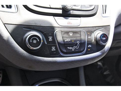 Used 2017 Chevrolet Malibu LT FWD image 23