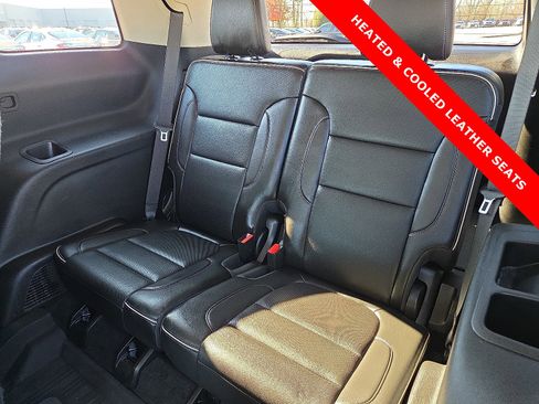 Used 2022 GMC Acadia Denali image 10