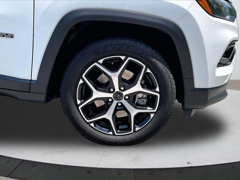 Certified 2025 Jeep Compass Limited AWD/4WD image 32