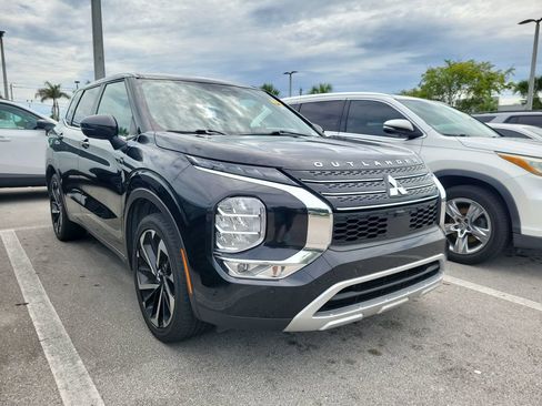 Used 2024 Mitsubishi Outlander FWD image 3