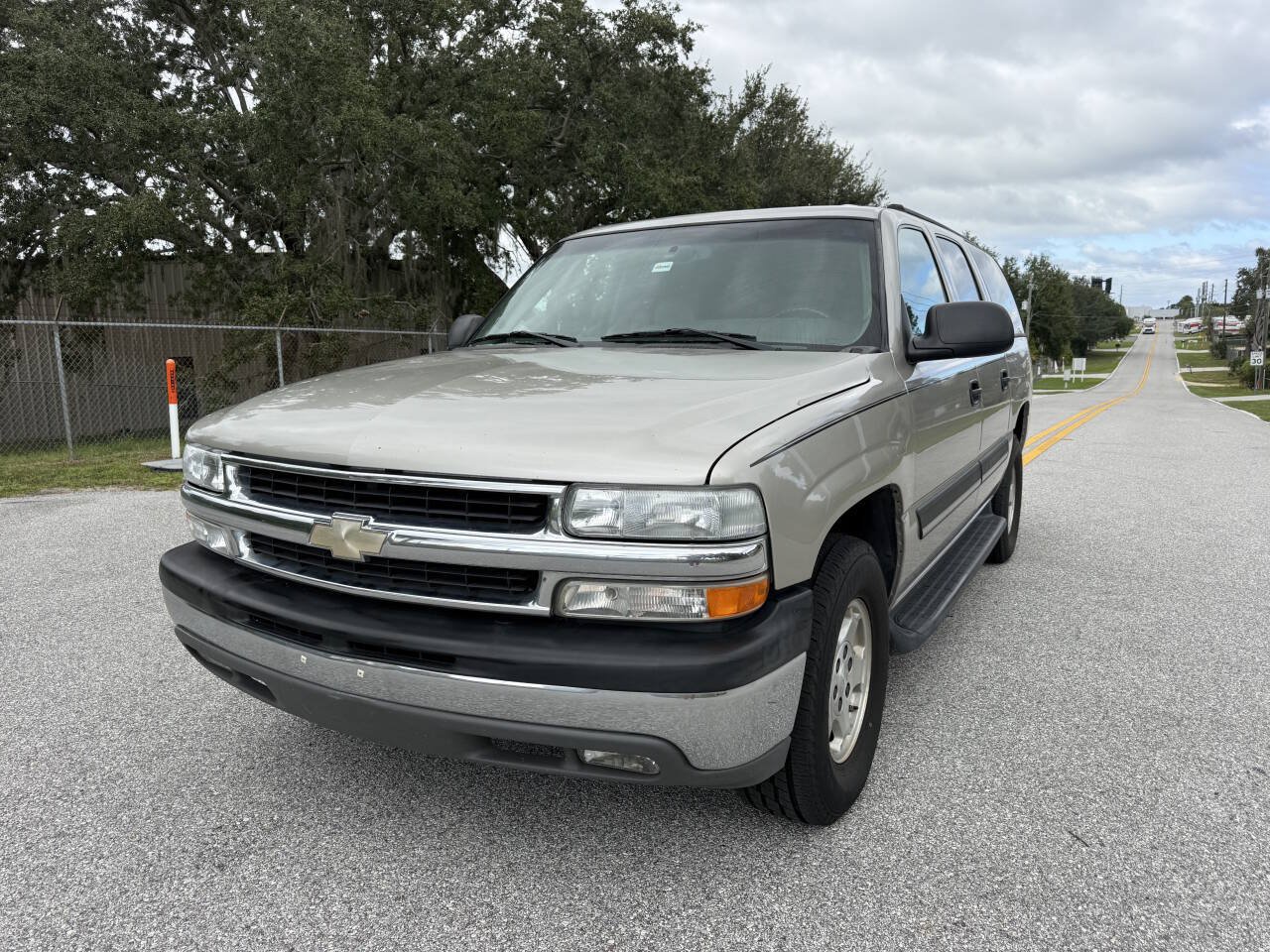 Used 2004 Chevrolet Suburban LS w/ Preferred Equipment Group RWD image 7