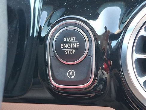 Used 2021 Mercedes-Benz GLA 250 4MATIC image 23