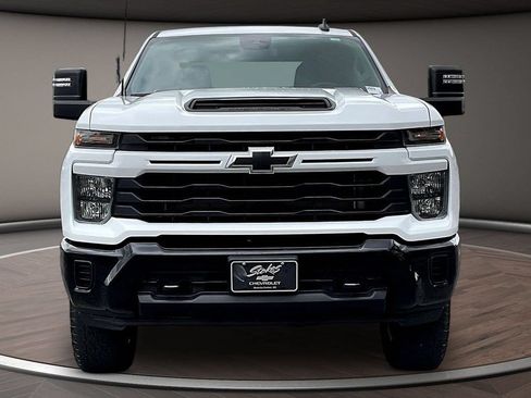 Used 2024 Chevrolet Silverado 2500 Custom w/ Custom Value Package AWD/4WD image 2