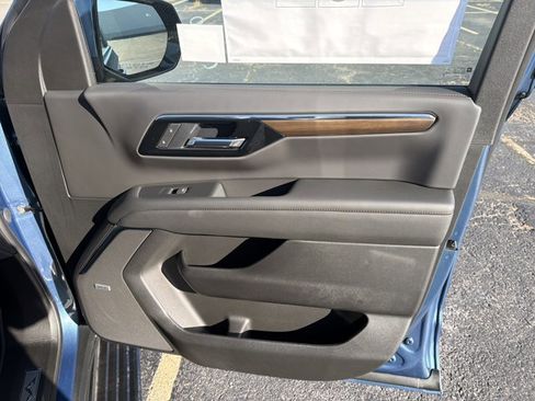 New 2026 Chevrolet Suburban High Country image 33