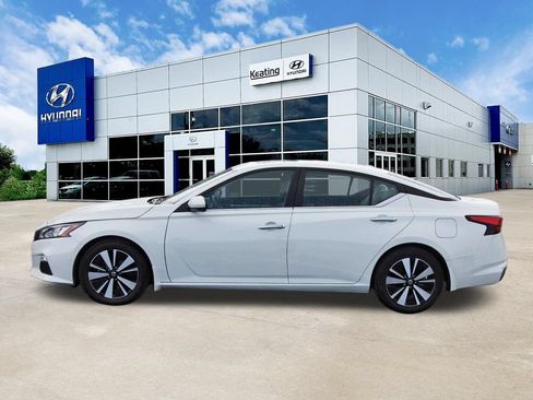 Used 2022 Nissan Altima 2.5 SV w/ SV Premium Package FWD image 8