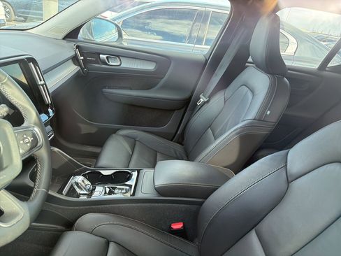 Used 2024 Volvo XC40 B5 Ultimate w/ Protection Package Premier image 11