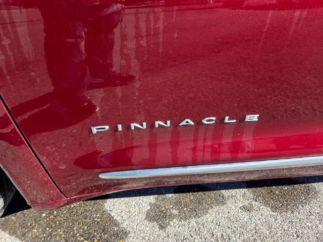 Used 2023 Chrysler Pacifica Pinnacle FWD image 24