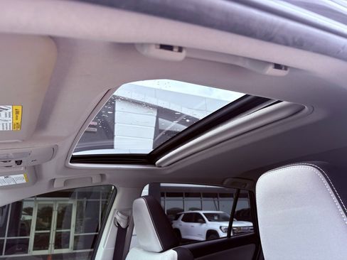 Used 2017 Toyota RAV4 XLE image 15