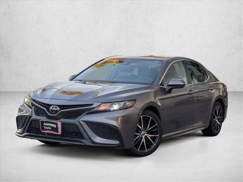 Used 2023 Toyota Camry SE image 1