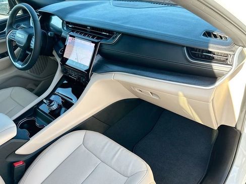 Used 2024 Jeep Grand Cherokee L Limited w/ Luxury Tech Group II image 30