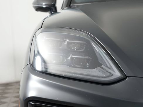 Certified 2024 Porsche Cayenne Turbo AWD/4WD image 11