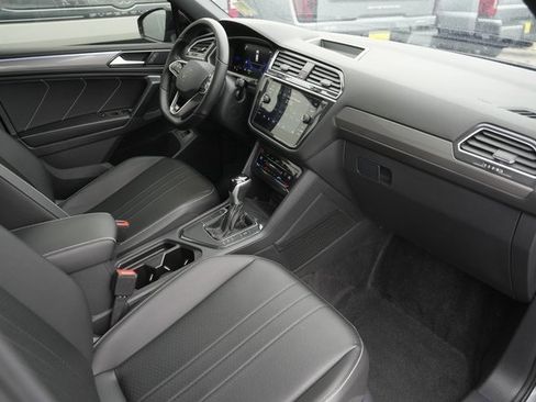 Used 2024 Volkswagen Tiguan SE R-Line image 18