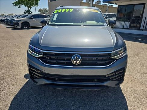Used 2023 Volkswagen Tiguan SE R-Line image 2